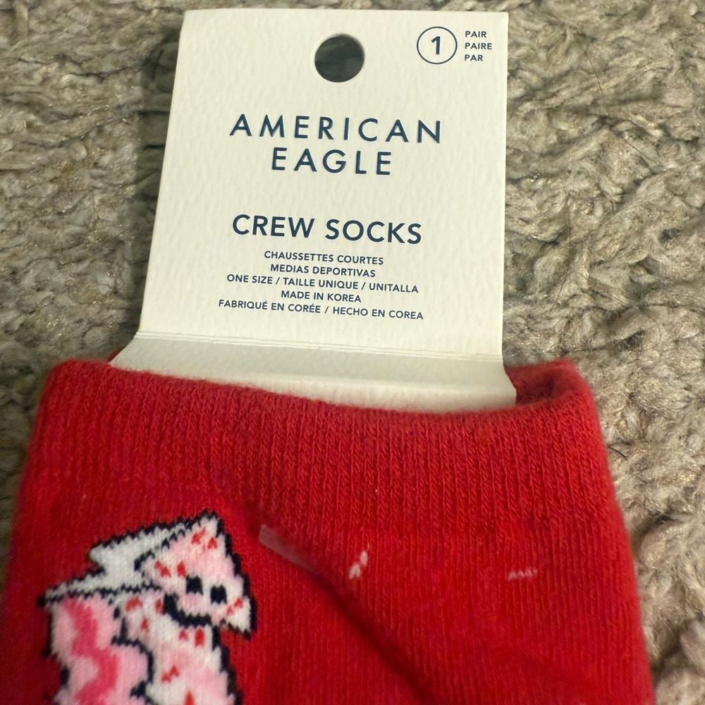 American Eagle AE Red Pink Christmas Tree Snack Cake Graphic Women’s Crew Socks - Picture 3 of 7